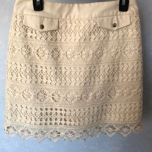 Super cute lace mini skirt, off white